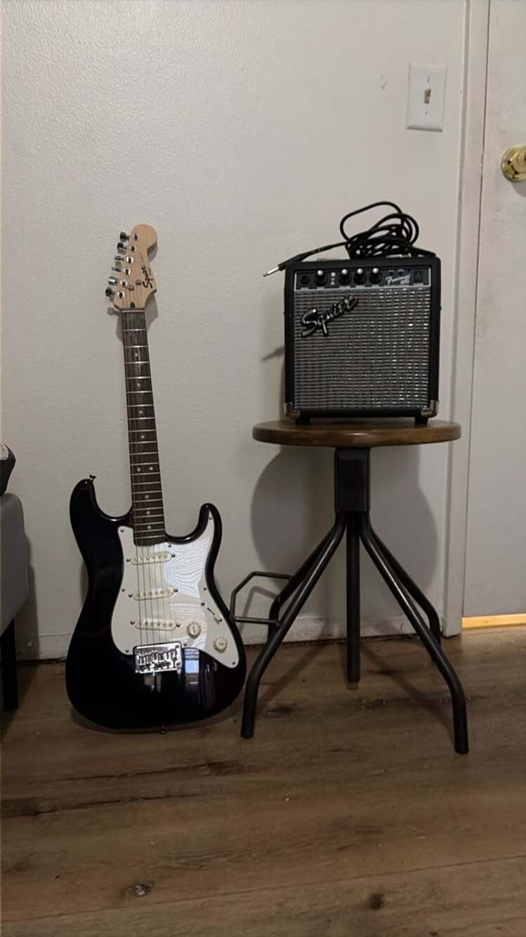 Squier Mini Stratocaster Electric Guitar Black With Amp